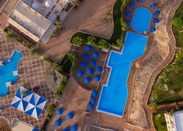 Club Reef & 4*