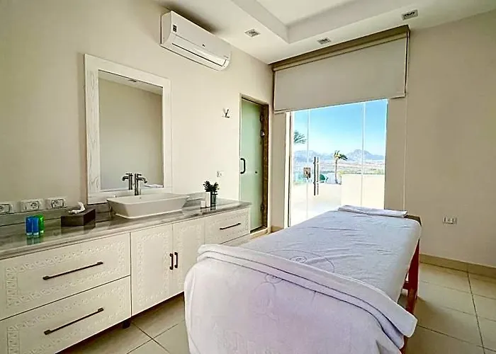 Club Reef & Resort 4*